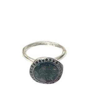 Rosa Maria Begum ring green quartz